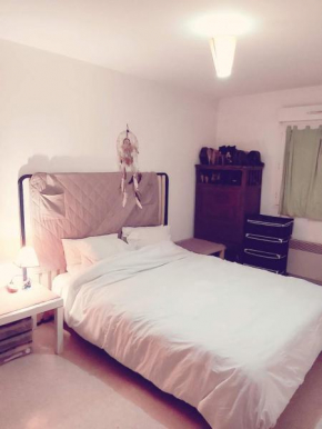 Grande Chambre Simple Meublée à Longjumeau